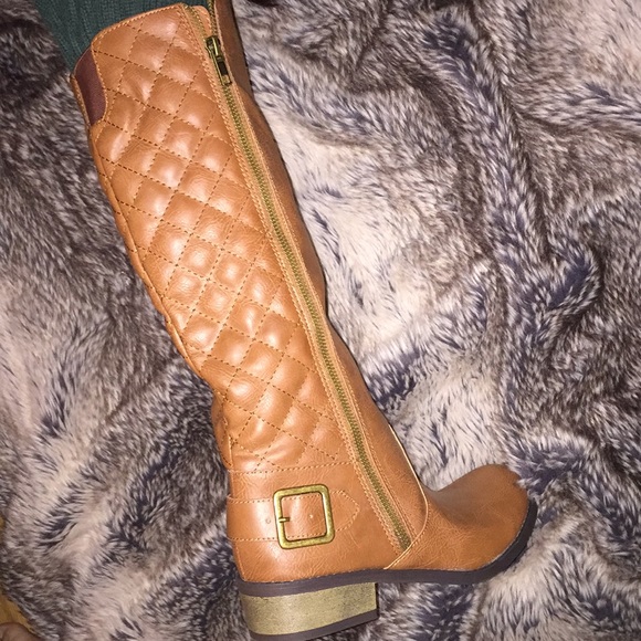 Light hazelnut pleather boots.Right below the knee - Picture 4 of 4